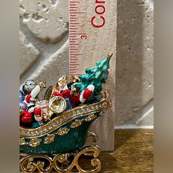 Sleigh of toys, Bejeweled Enamel Trinket Boxes. - Picture 9 of 12